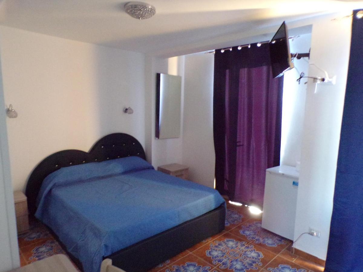 Nuova Aurora Rent Rooms 洛卡卢美拉 外观 照片