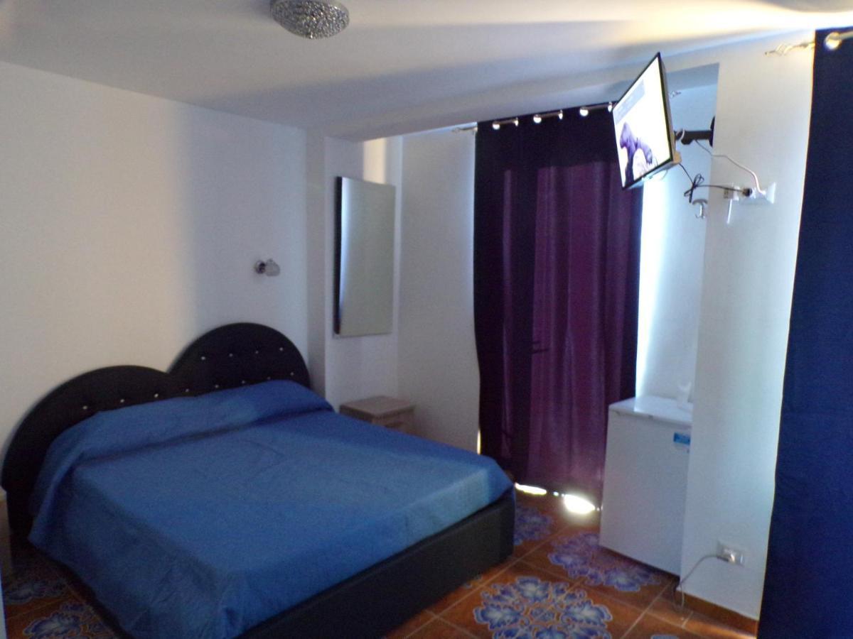 Nuova Aurora Rent Rooms 洛卡卢美拉 外观 照片