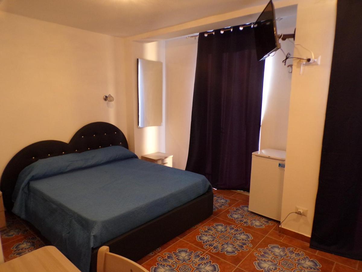 Nuova Aurora Rent Rooms 洛卡卢美拉 外观 照片