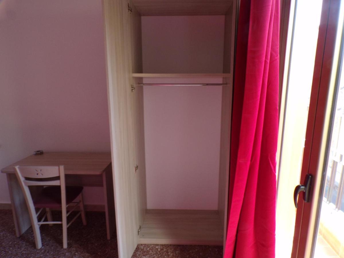 Nuova Aurora Rent Rooms 洛卡卢美拉 外观 照片