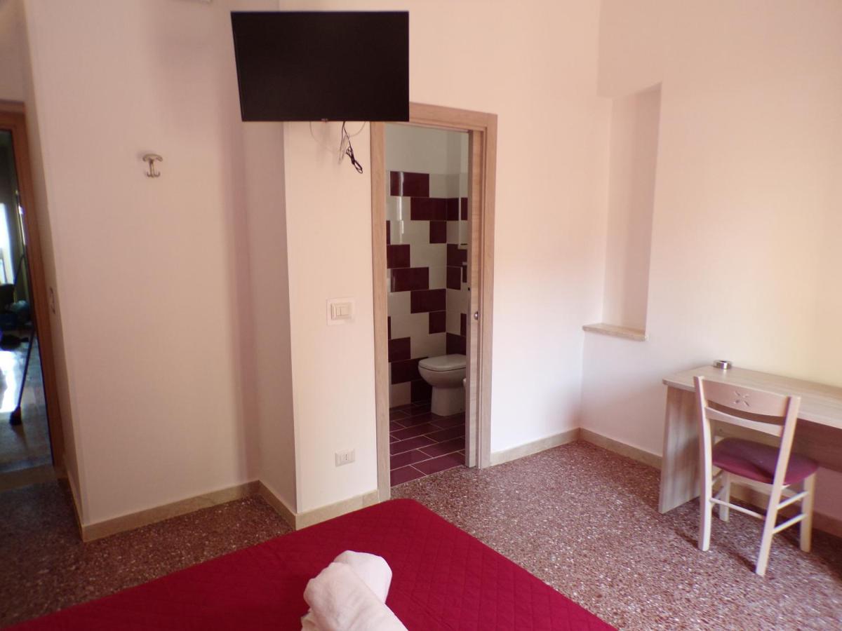 Nuova Aurora Rent Rooms 洛卡卢美拉 外观 照片