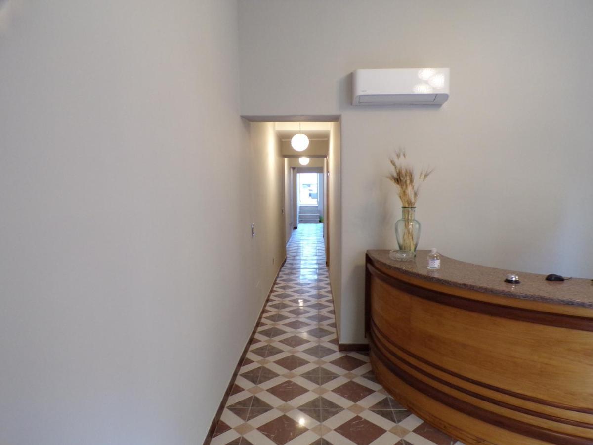 Nuova Aurora Rent Rooms 洛卡卢美拉 外观 照片
