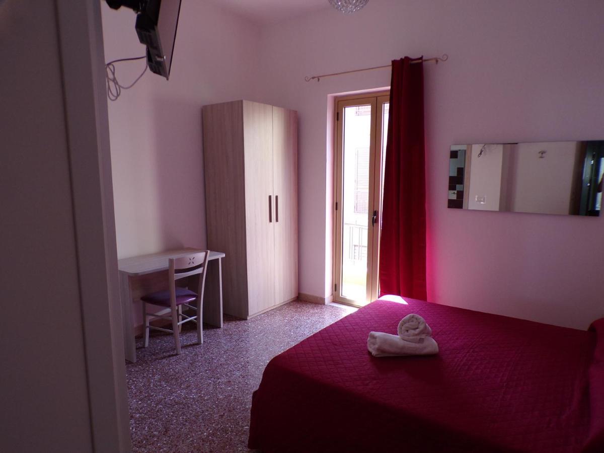 Nuova Aurora Rent Rooms 洛卡卢美拉 外观 照片