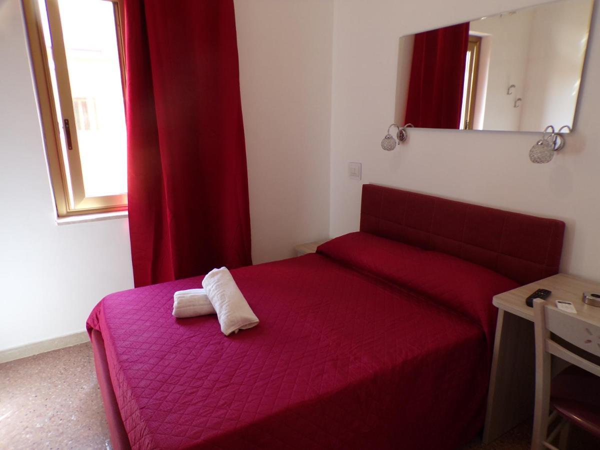 Nuova Aurora Rent Rooms 洛卡卢美拉 外观 照片