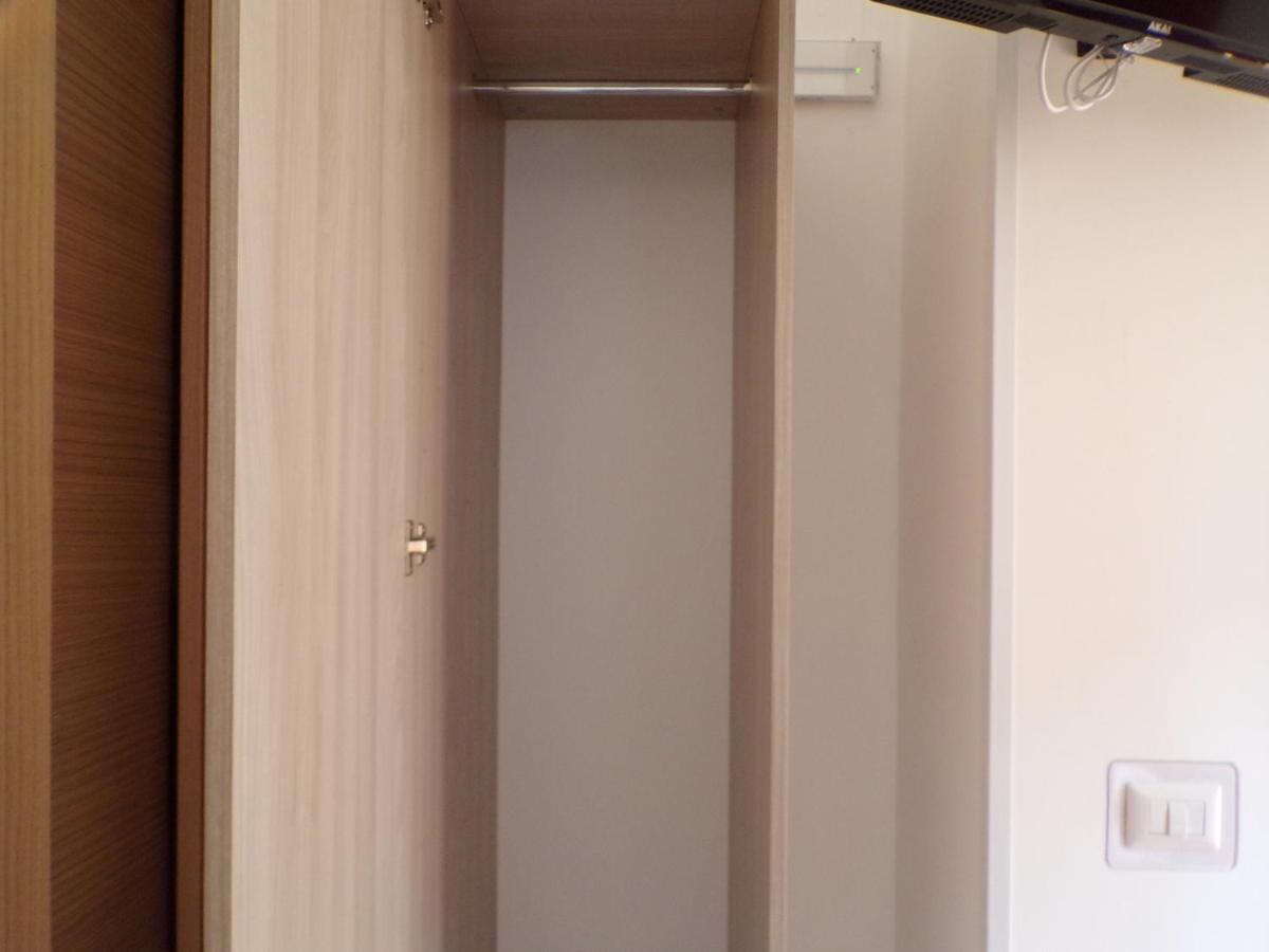 Nuova Aurora Rent Rooms 洛卡卢美拉 外观 照片