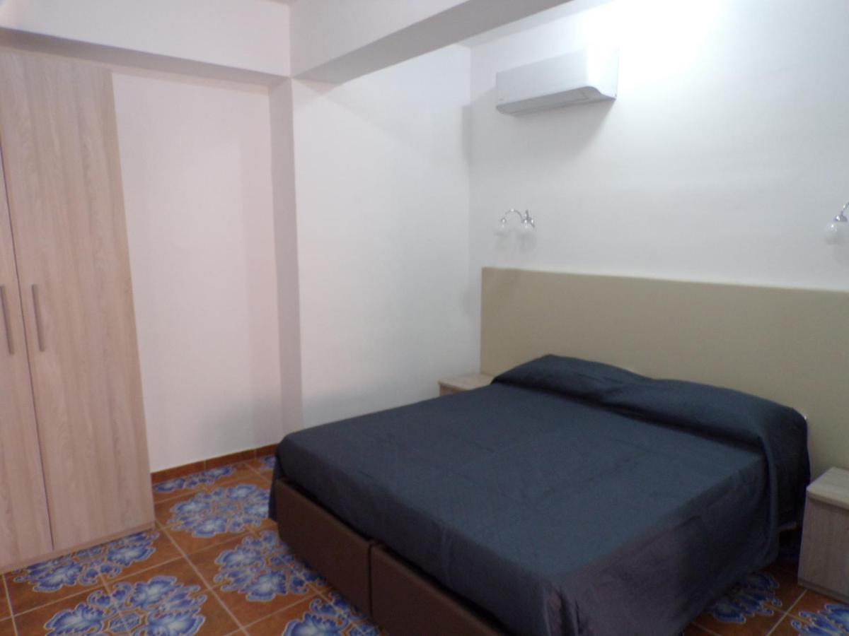 Nuova Aurora Rent Rooms 洛卡卢美拉 外观 照片