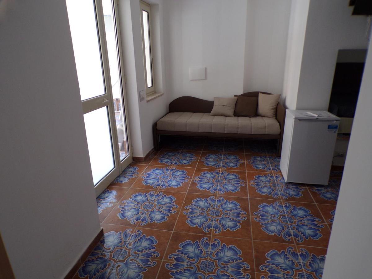 Nuova Aurora Rent Rooms 洛卡卢美拉 外观 照片