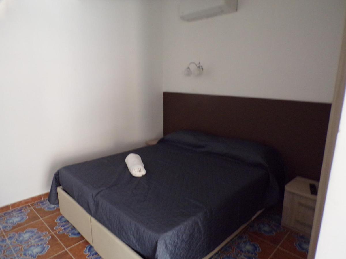 Nuova Aurora Rent Rooms 洛卡卢美拉 外观 照片
