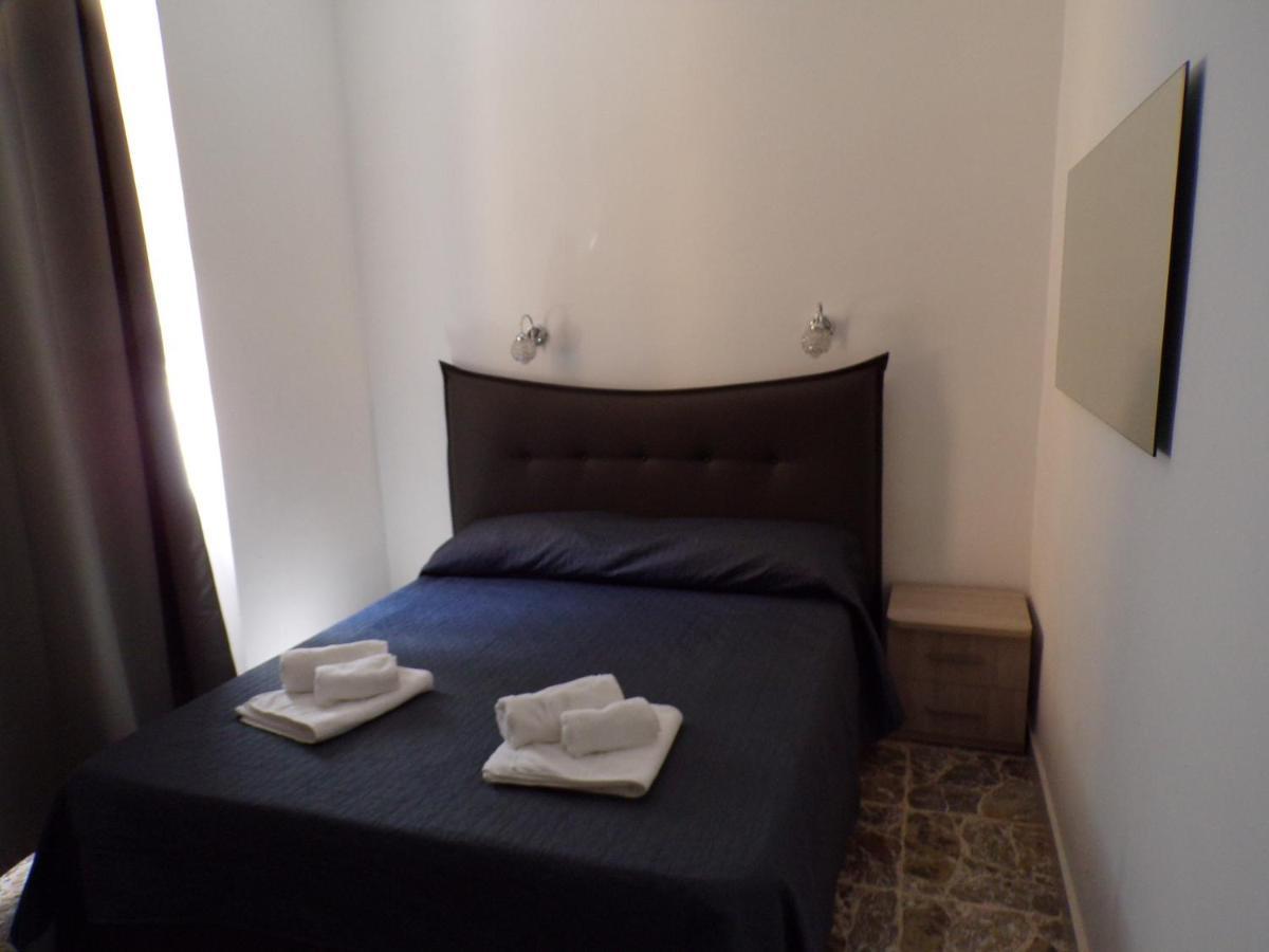 Nuova Aurora Rent Rooms 洛卡卢美拉 外观 照片