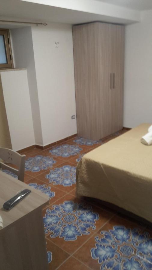 Nuova Aurora Rent Rooms 洛卡卢美拉 外观 照片