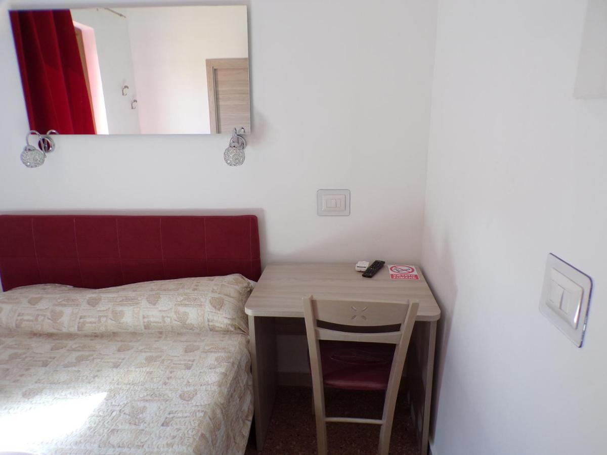 Nuova Aurora Rent Rooms 洛卡卢美拉 外观 照片