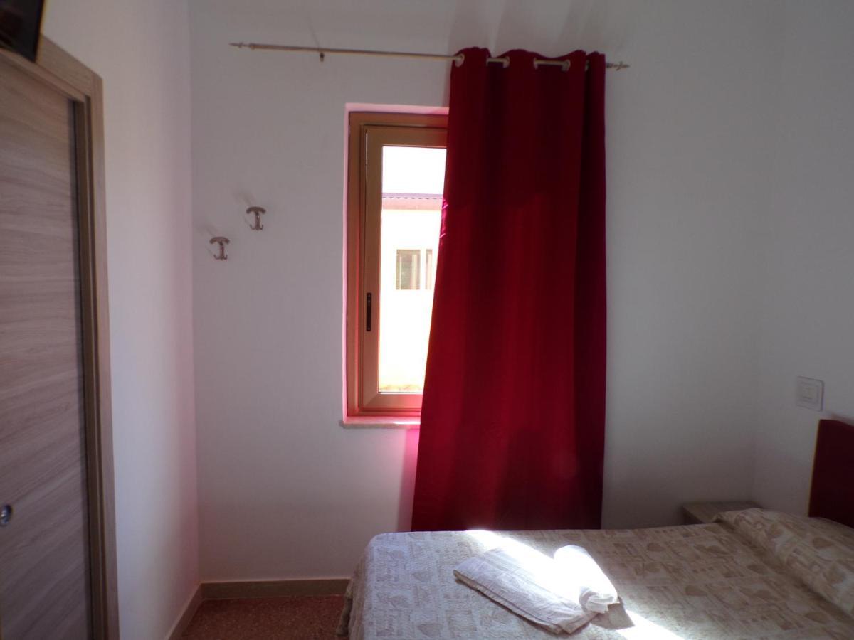 Nuova Aurora Rent Rooms 洛卡卢美拉 外观 照片