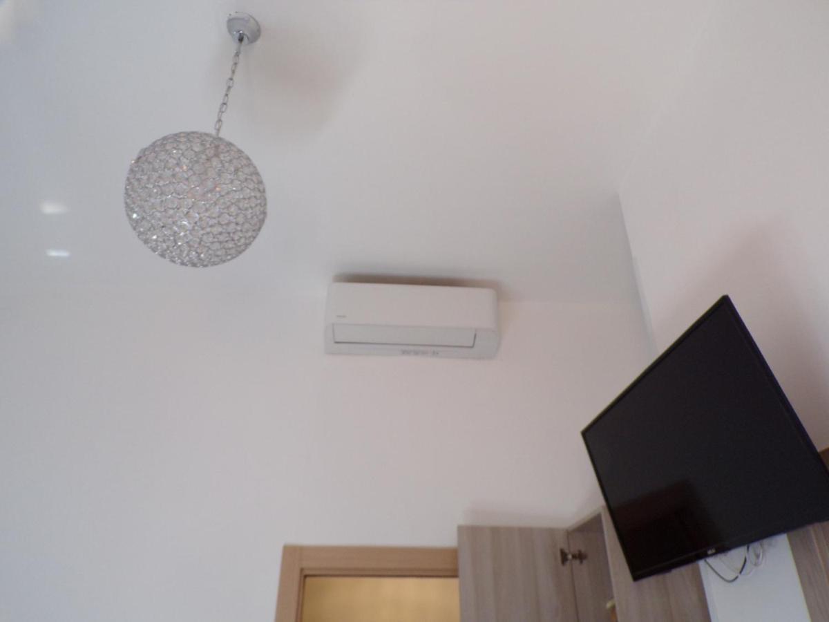 Nuova Aurora Rent Rooms 洛卡卢美拉 外观 照片