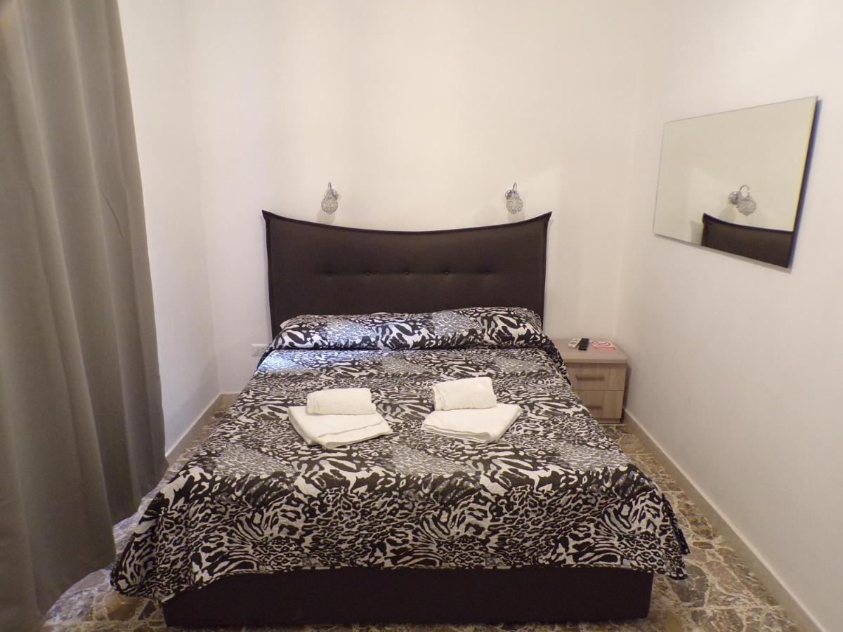 Nuova Aurora Rent Rooms 洛卡卢美拉 外观 照片