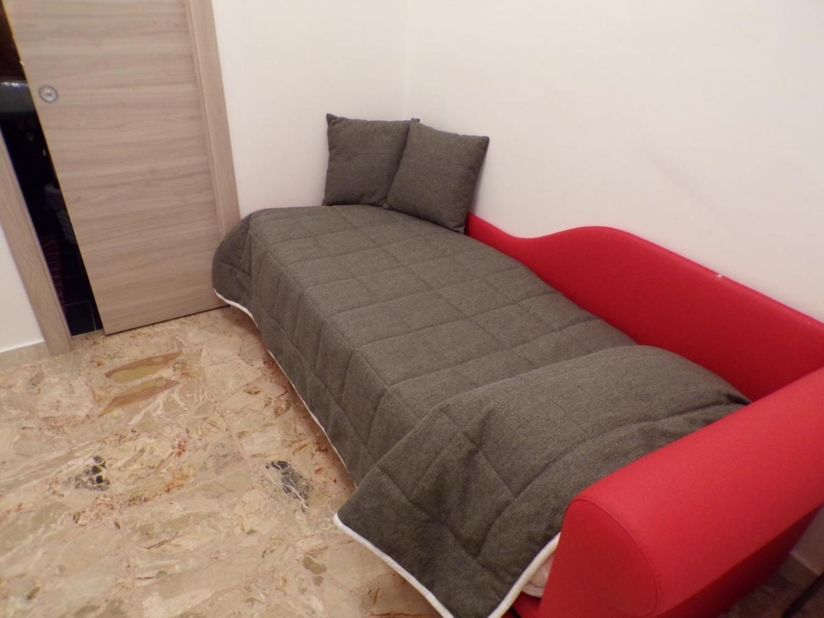 Nuova Aurora Rent Rooms 洛卡卢美拉 外观 照片