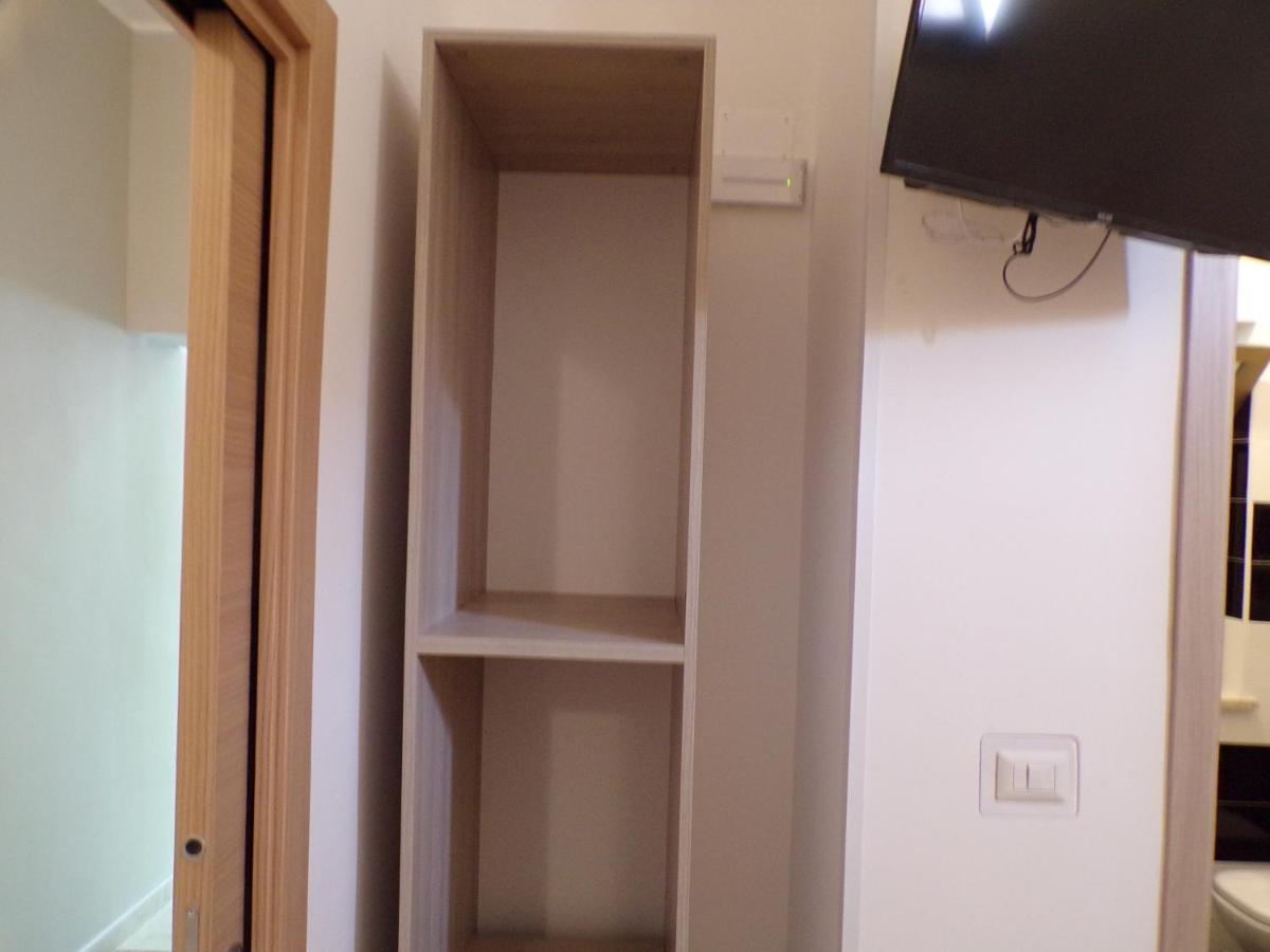 Nuova Aurora Rent Rooms 洛卡卢美拉 外观 照片