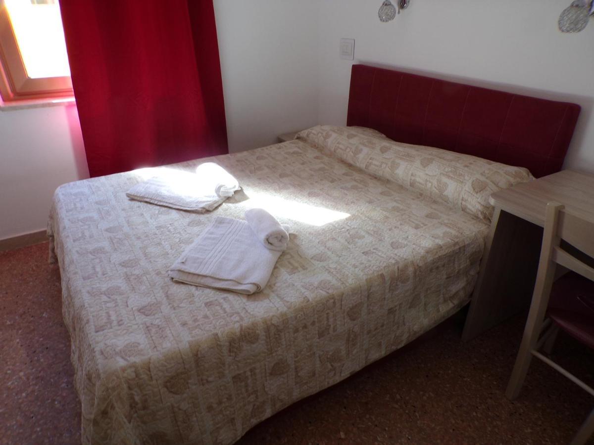 Nuova Aurora Rent Rooms 洛卡卢美拉 外观 照片