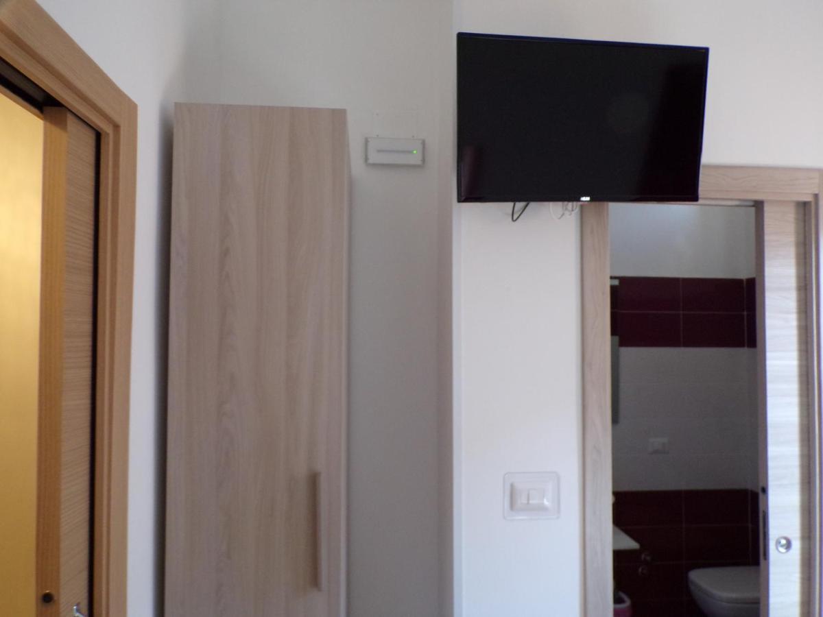Nuova Aurora Rent Rooms 洛卡卢美拉 外观 照片