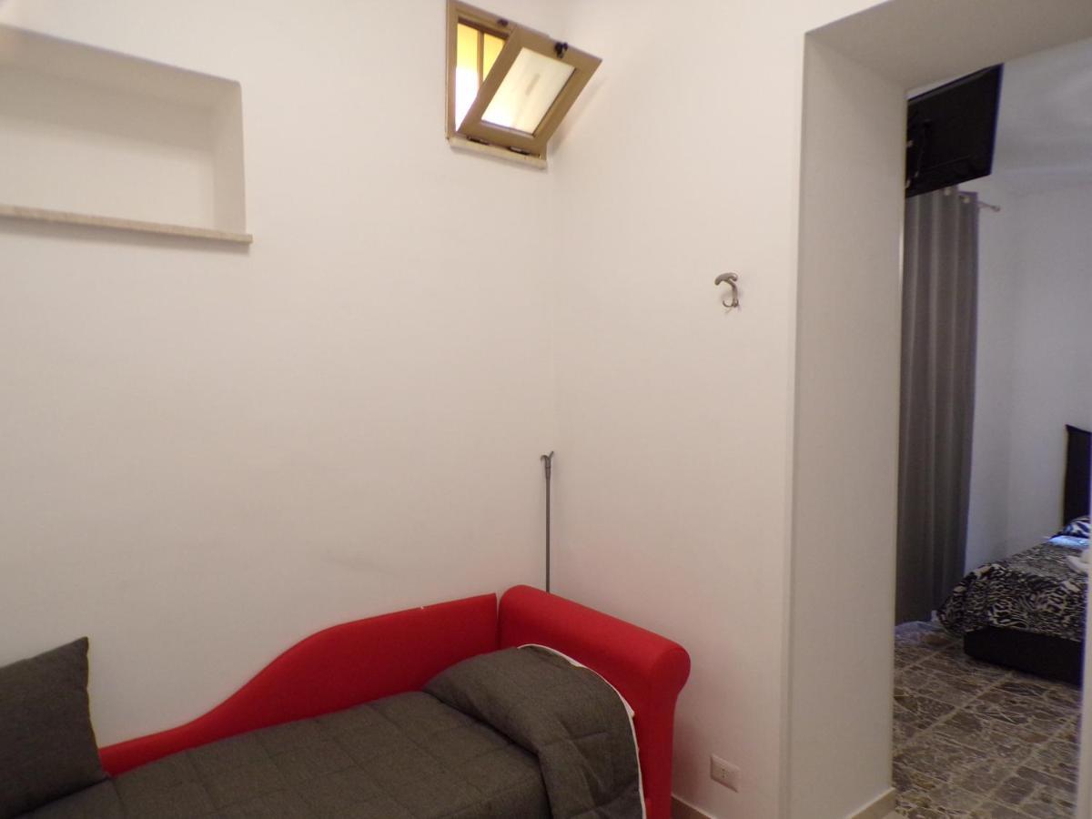 Nuova Aurora Rent Rooms 洛卡卢美拉 外观 照片